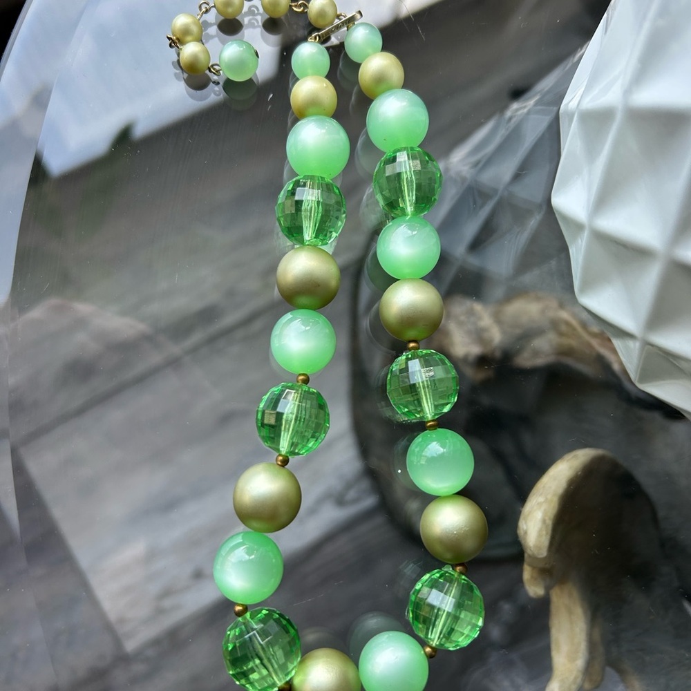4/$100 CORO Green and Gold Beaded choker Necklace 16 inches 💚